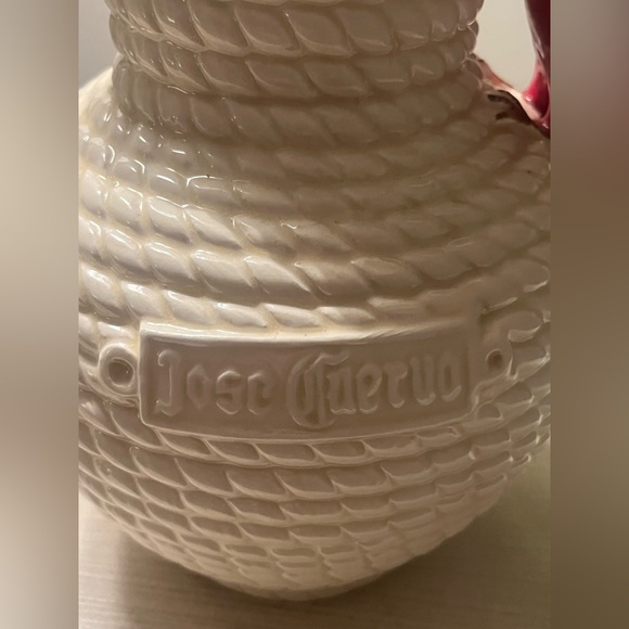 Jose Cuervo Ceramic Pitcher 2 qt Parrot Handle Tequila Barware 8” Vintage 1984 - Picture 3 of 6